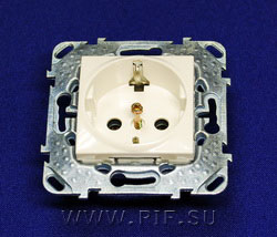 Розетка 1м СП Unica ЕС (крем) MGU5.036.25ZD SchE №02455