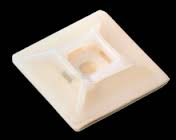 Площадка под хомуты 28*28 под винт самокл. Rexant №06972